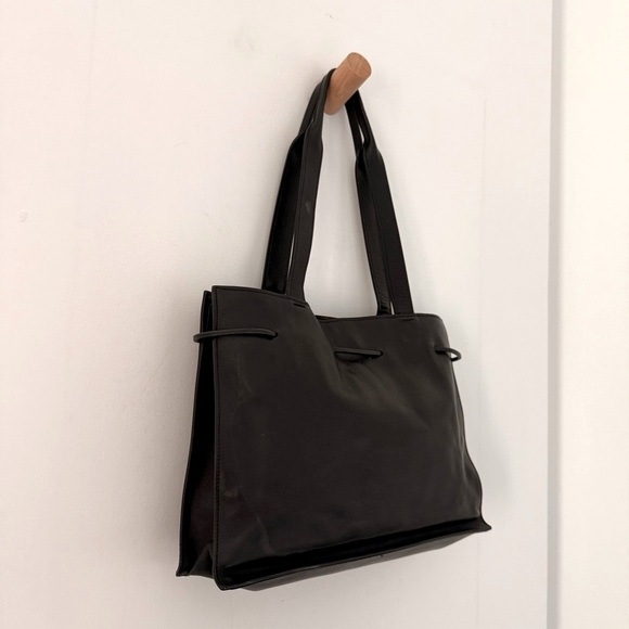 Vintage Gucci black leather drawstring medium shoulder tote bag - Picture 12 of 16